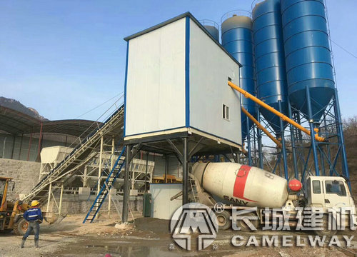 建一條180商混站多少面積