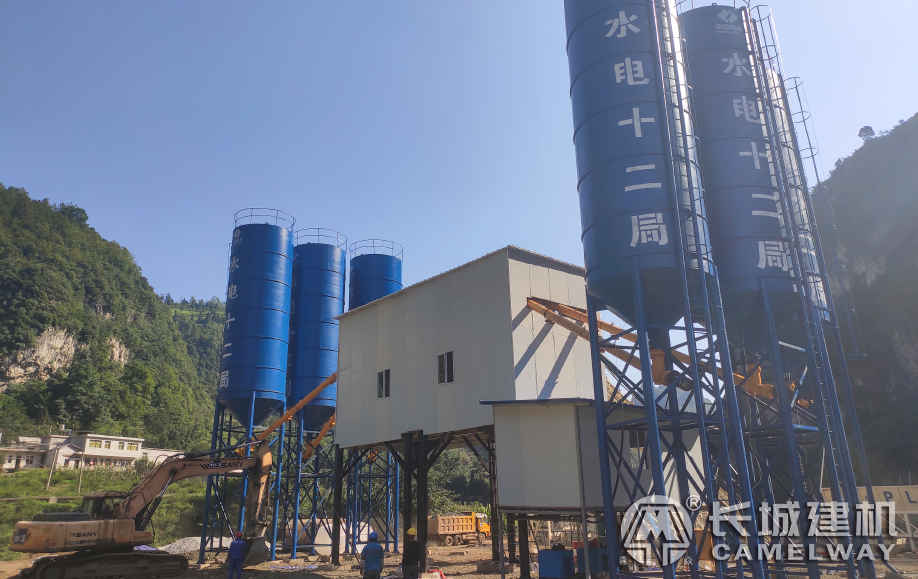 長城hzs120攪拌站在貴州六盤水 水電十二局項(xiàng)目部施工現(xiàn)場建成

