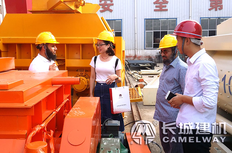 客戶來長(zhǎng)城建機(jī)廠家考察 客戶來長(zhǎng)城建機(jī)廠家考察