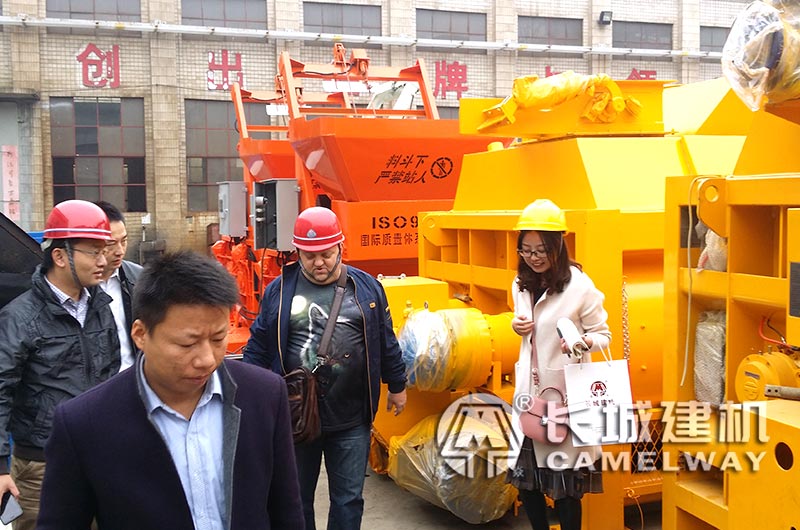 hzs120混凝土攪拌機(jī)兩方攪拌機(jī)