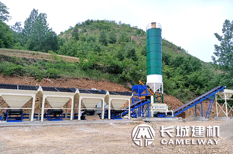 穩(wěn)定土拌合站設(shè)備現(xiàn)場(chǎng) 穩(wěn)定土拌合站設(shè)備現(xiàn)場(chǎng)